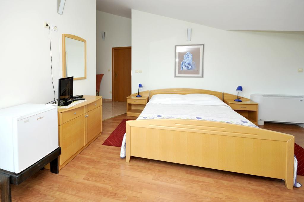 Apartments Villa Lida Trogir Exterior photo